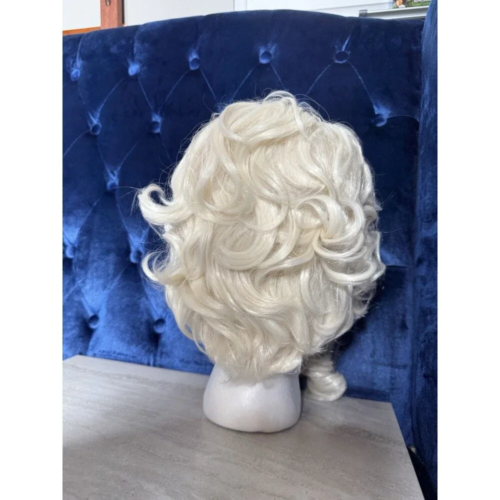 Topcosplay Halloween Costume Party Wig, Short Beehive Wigs Renaissance Wig